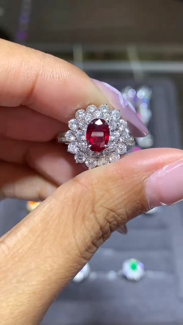 18K金镶嵌戒指红宝石1.02CT