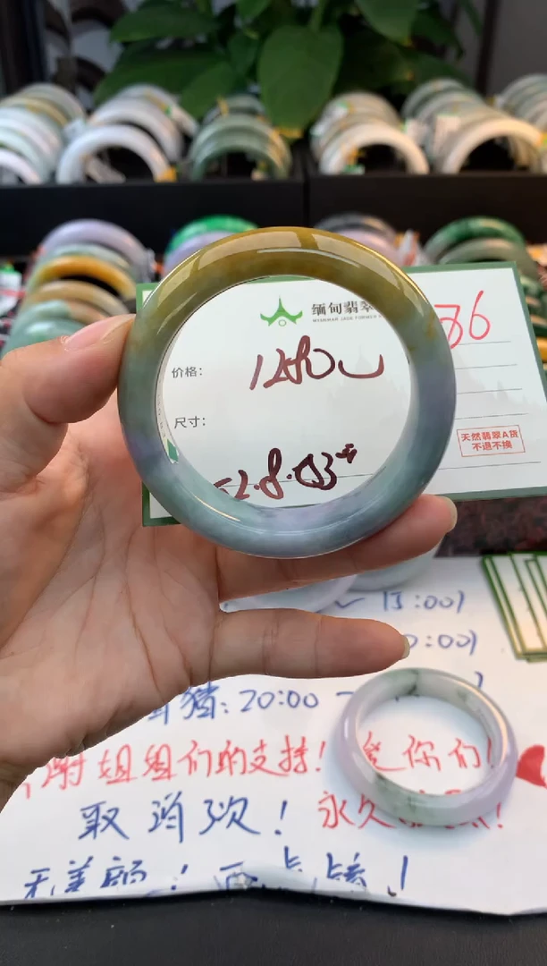 未镶嵌定制翡翠毛货需精细抛光+多人