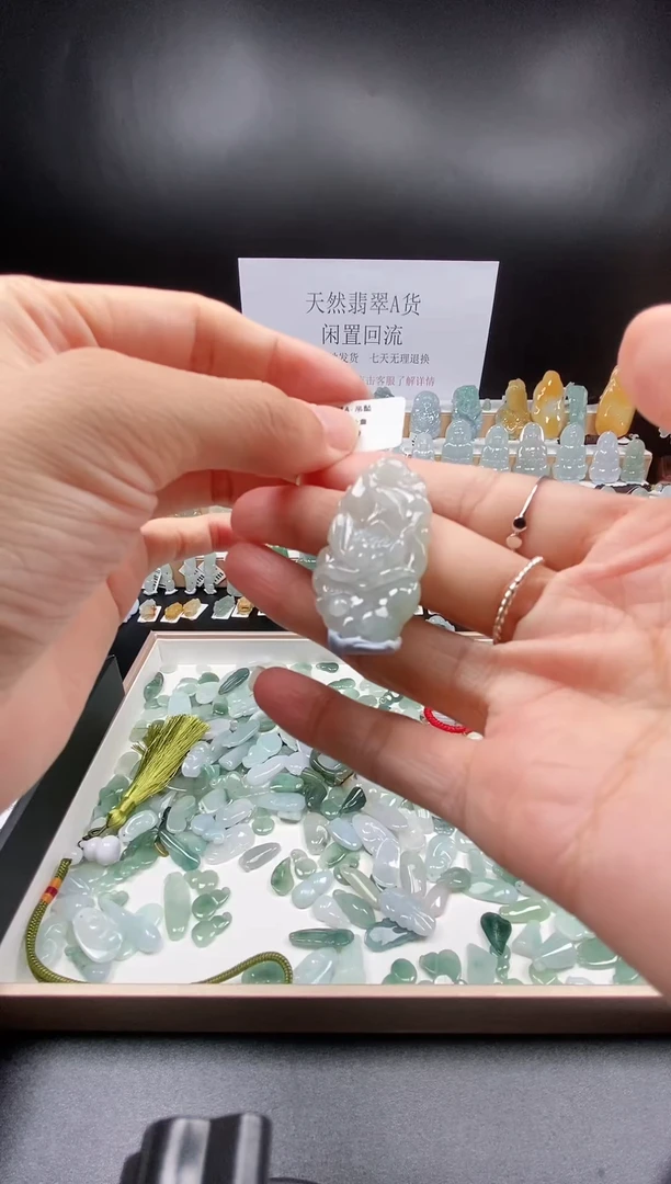 翡翠未镶嵌颈饰吊坠46