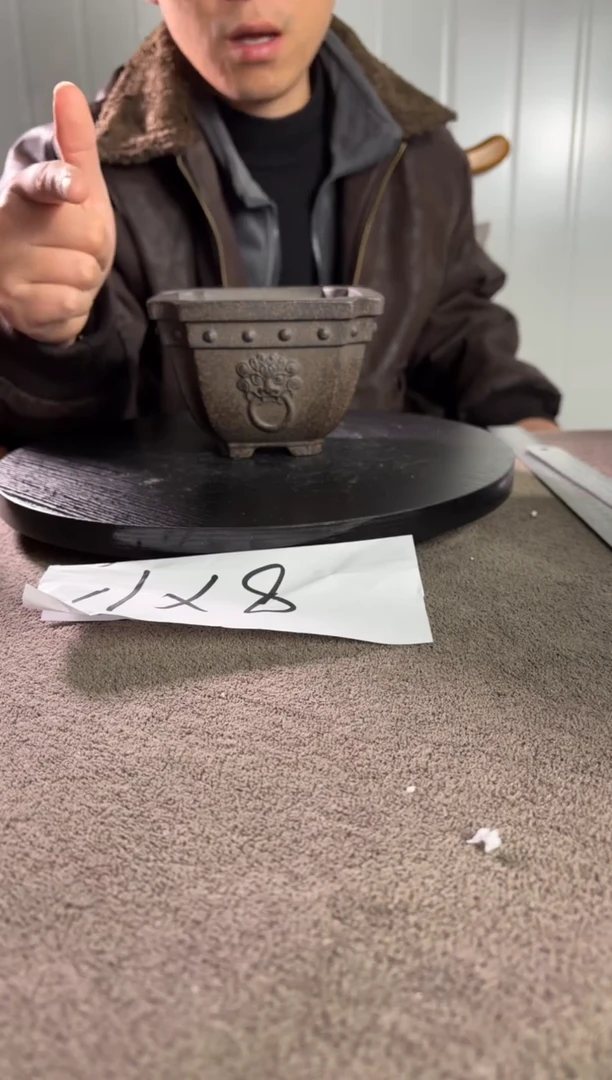 A宜兴紫砂小花盆
