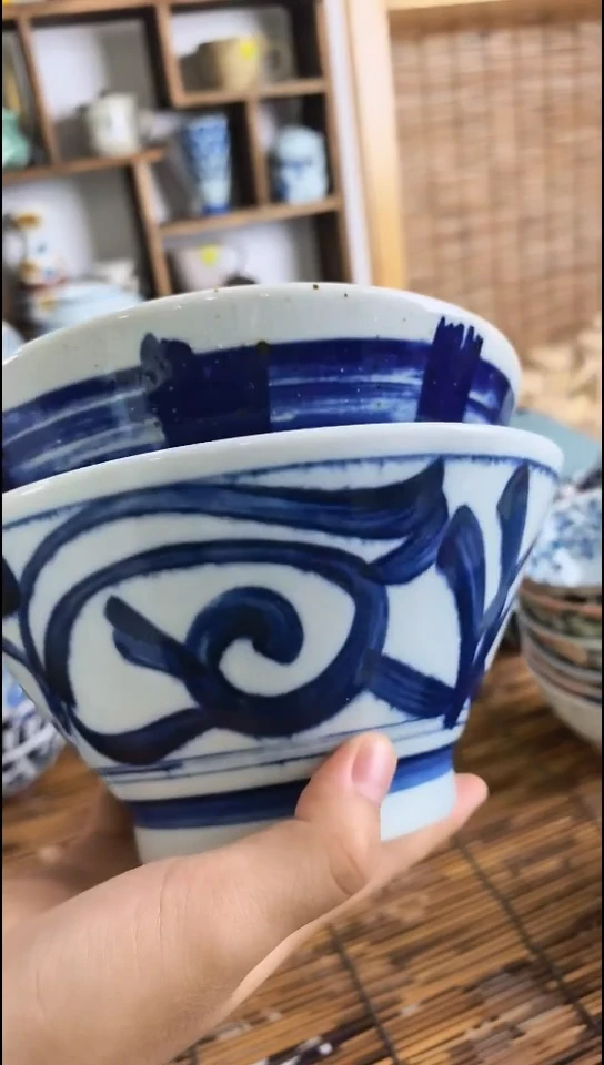 陶瓷小*虫19cm锥形面碗 蓝草纹+刷毛目格子