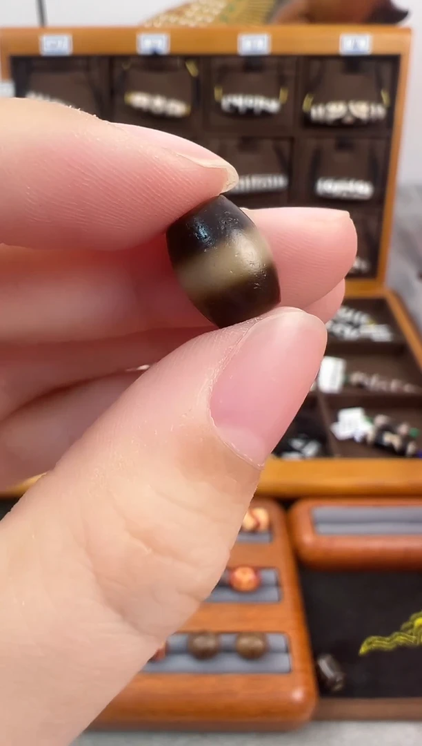 玛瑙/玉髓（覆膜）颈饰未镶嵌83.（微瑕）