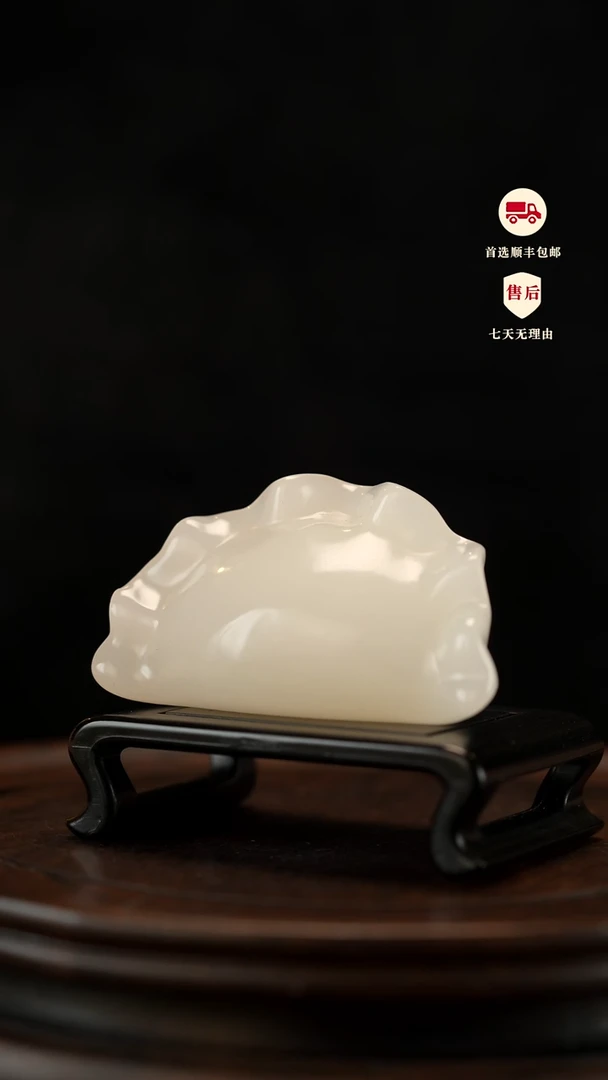 云南石荔枝白雕刻：状元饺子摆件手把件茶宠