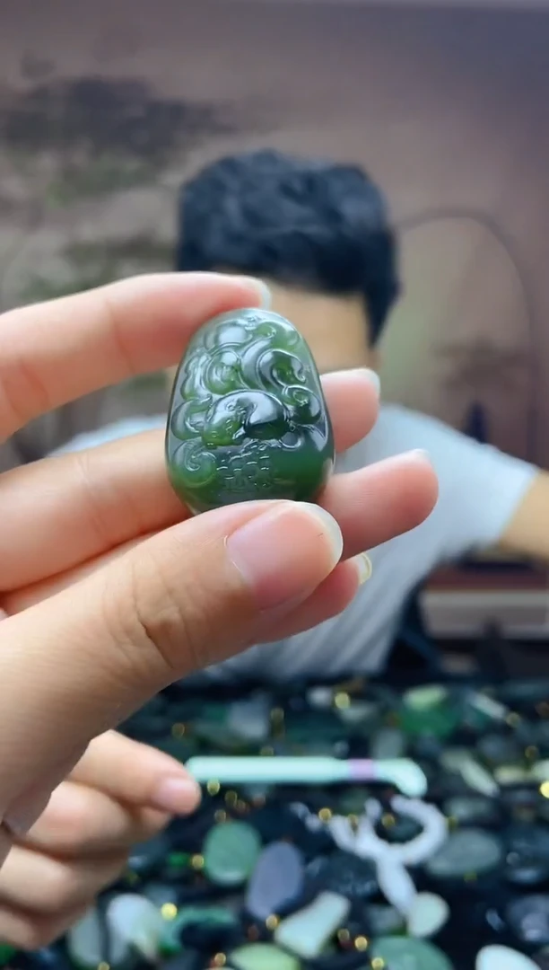 颈饰未镶嵌和田玉1