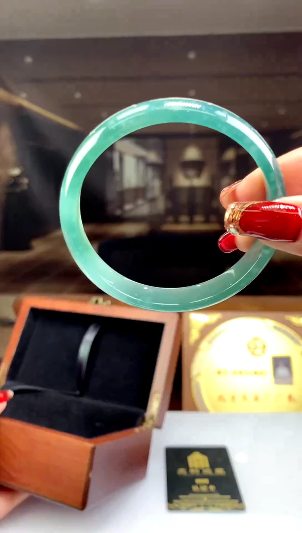 【闪购商品】定制翡翠未镶嵌天然A货翡翠挂件（拍一发一）