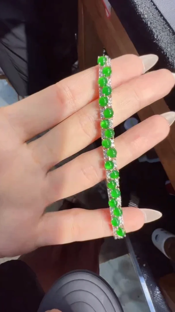 未镶嵌定制翡翠翡翠A货有轻微色差属于正常现象，手链多样性发货1
