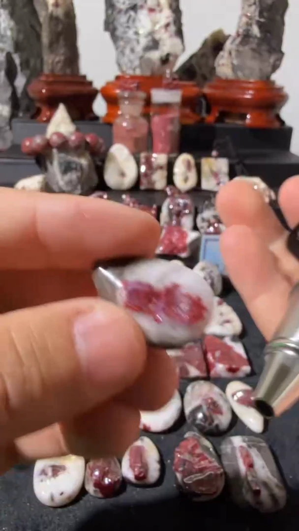 天然辰砂天然辰砂天然朱砂大晶砂随行吊坠