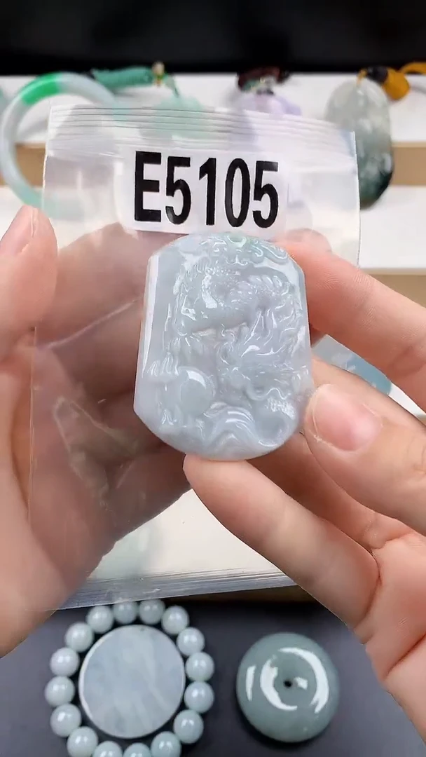 颈饰未镶嵌翡翠天然翡翠吊坠挂件