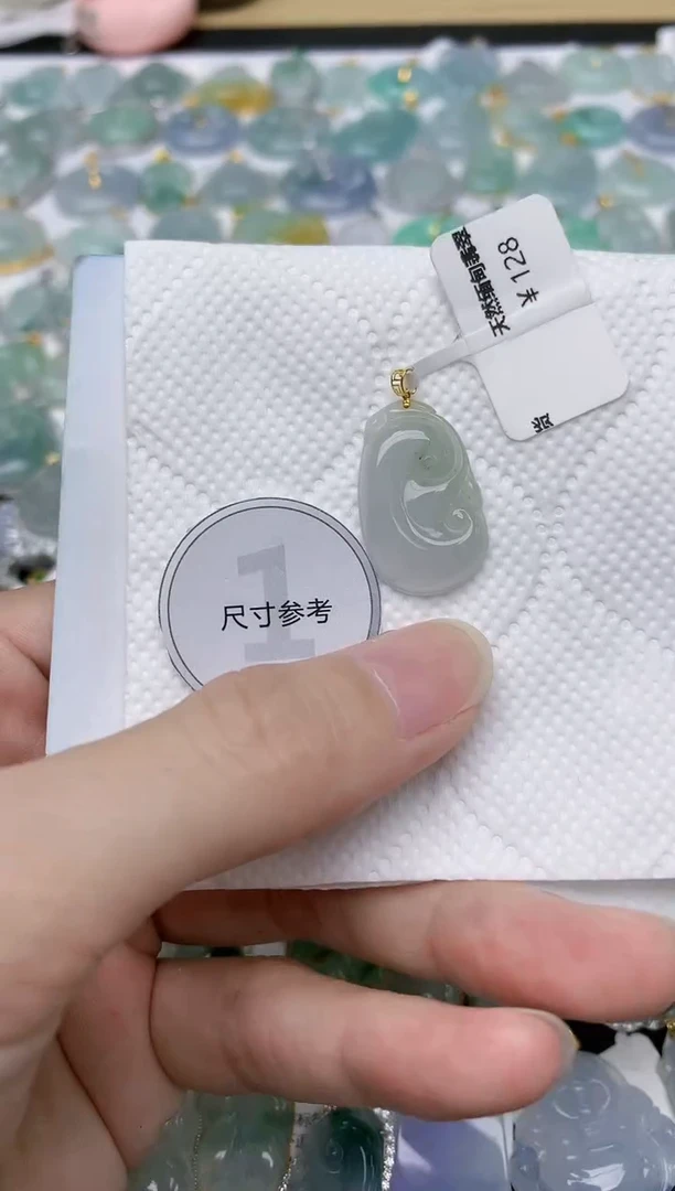 翡翠18K金镶嵌颈饰天然A货翡翠