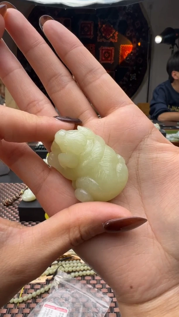 吊坠(赠链)未镶嵌和田玉若羌料黄口吊坠