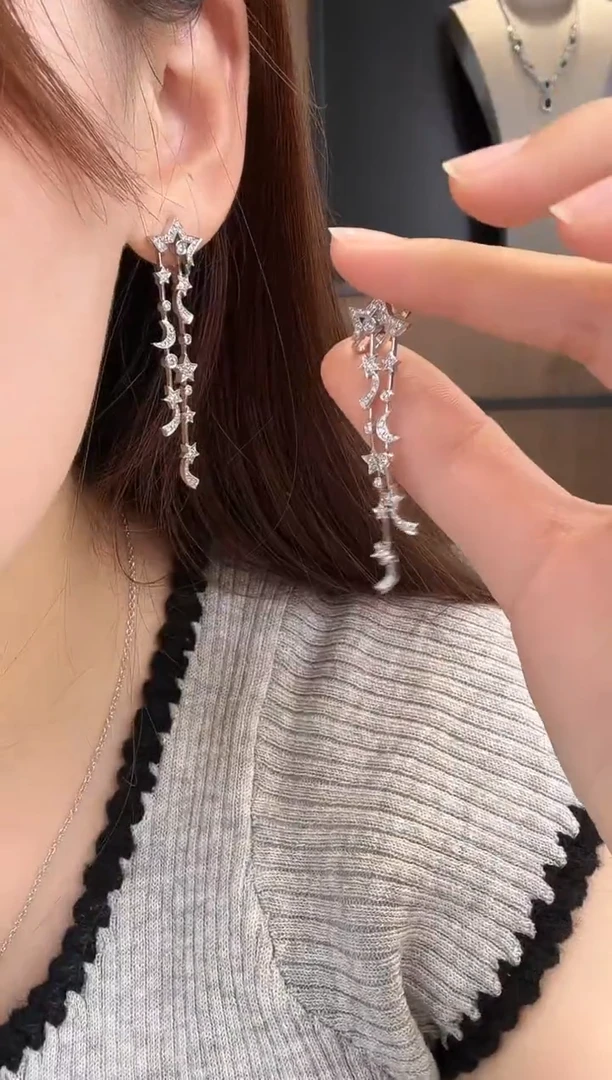 耳饰18K金镶嵌钻石彗星耳饰