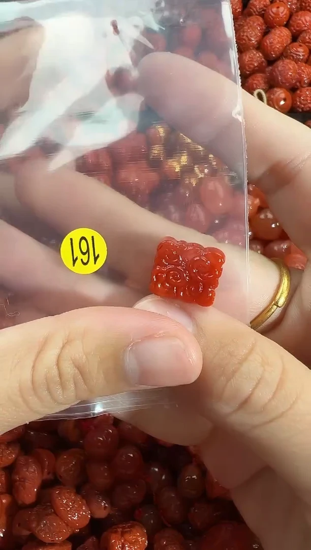 颈饰未镶嵌南红玛瑙1