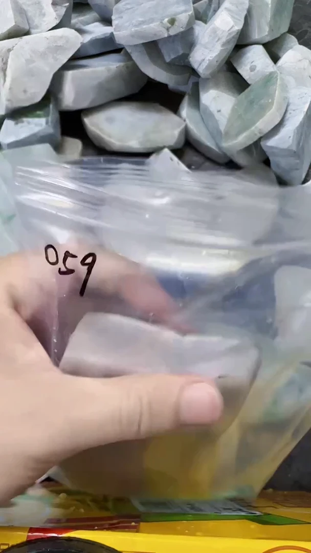 翡翠挂件未镶嵌059翡翠