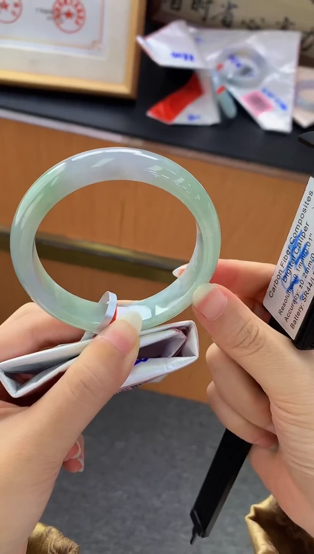 翡翠手镯未镶嵌手镯145