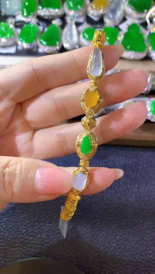 18K金镶嵌手链翡翠A80