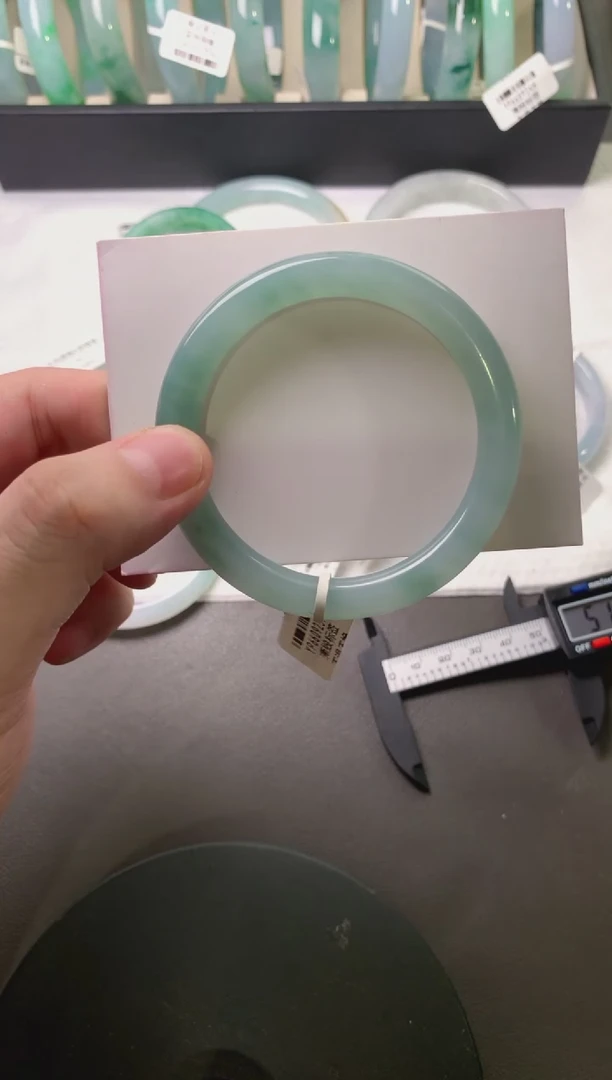 未镶嵌手镯（圆镯）翡翠52.9*8.7*8.1