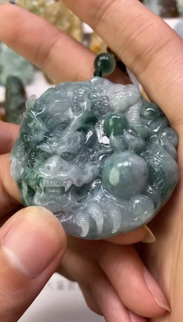 翡翠未镶嵌颈饰强**器天然翡翠