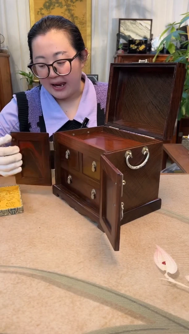 红酸枝木类成套家具大红酸枝素面官皮箱26*20*25
