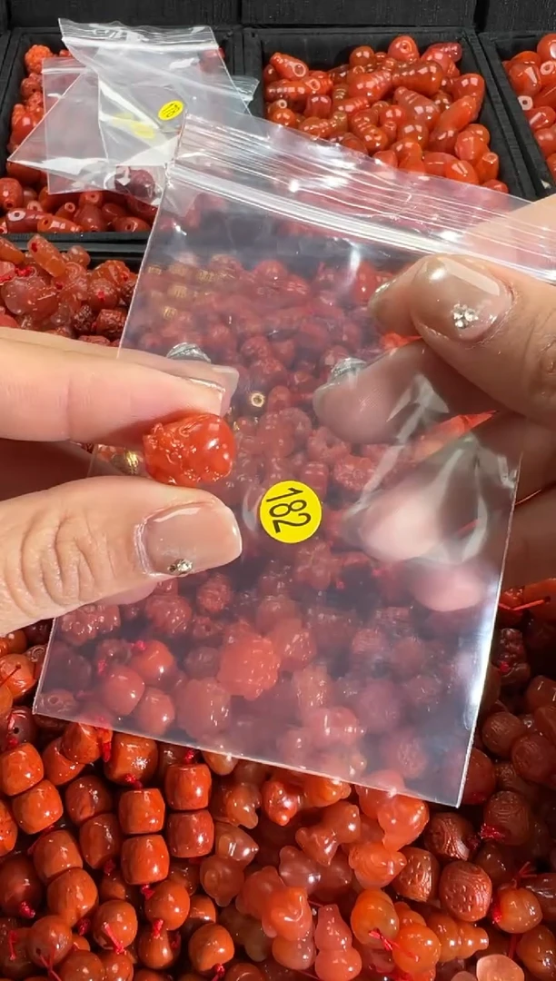 【闪购商品】南红玛瑙颈饰未镶嵌1