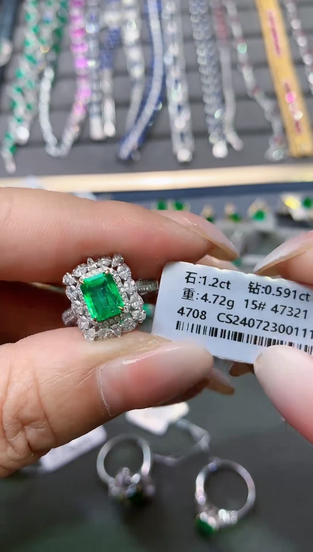 【闪购商品】祖母绿戒指18K金镶嵌哥伦比亚1.2ct