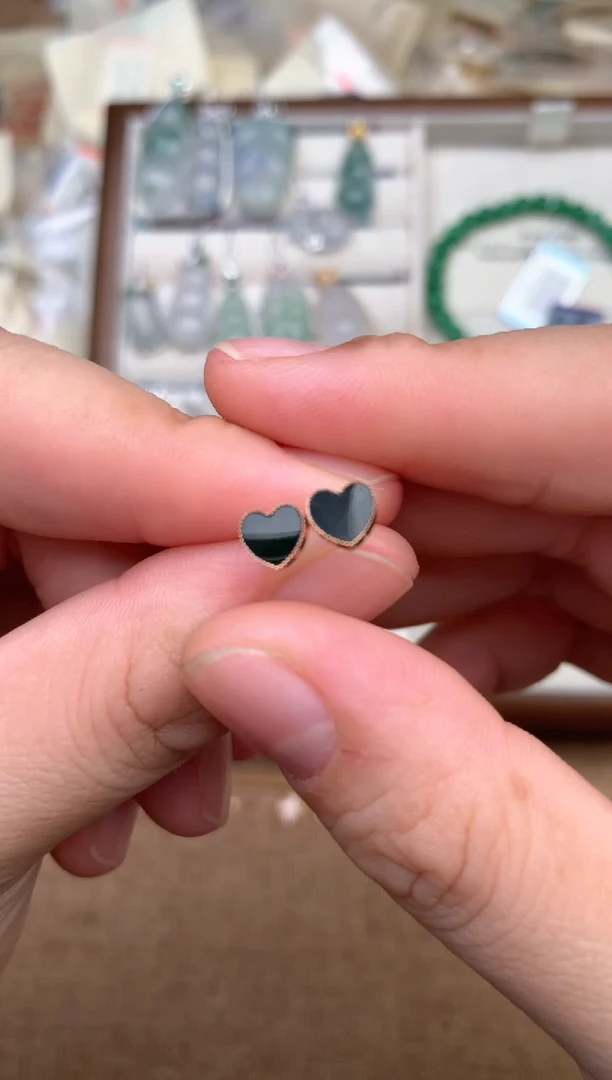 18K金镶嵌挂件翡翠一