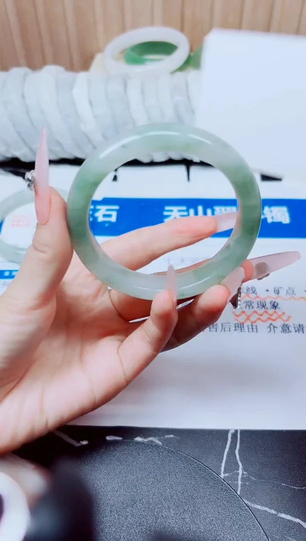未镶嵌手镯石英质玉72/58.3