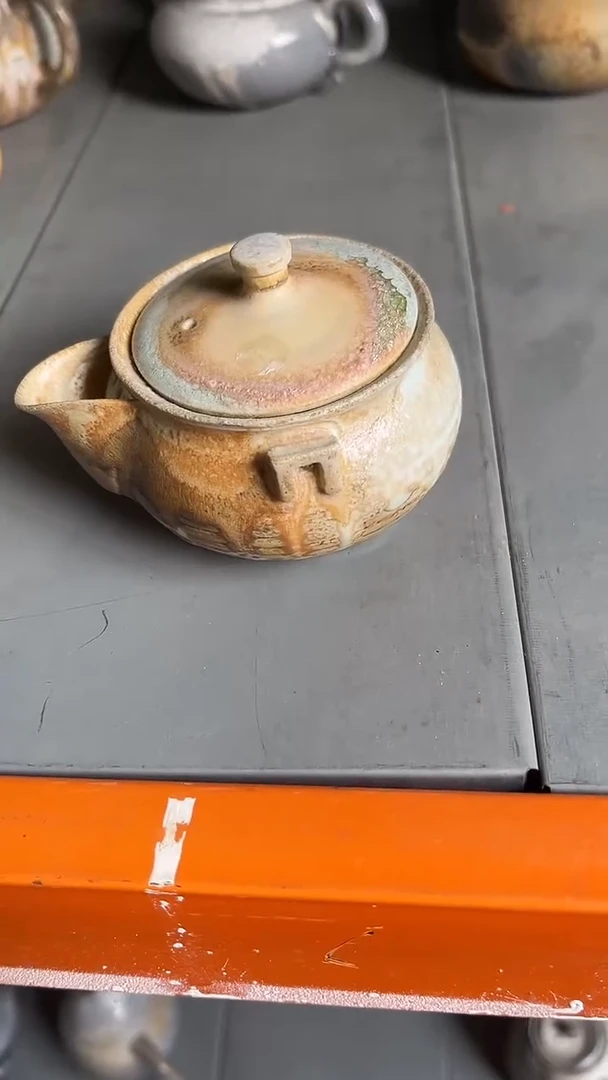 壶2号容量100-110ML中白泥 有结晶微瑕