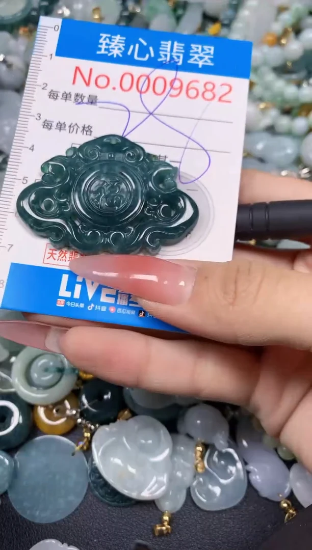 【闪购商品】翡翠颈饰未镶嵌含绳0009682