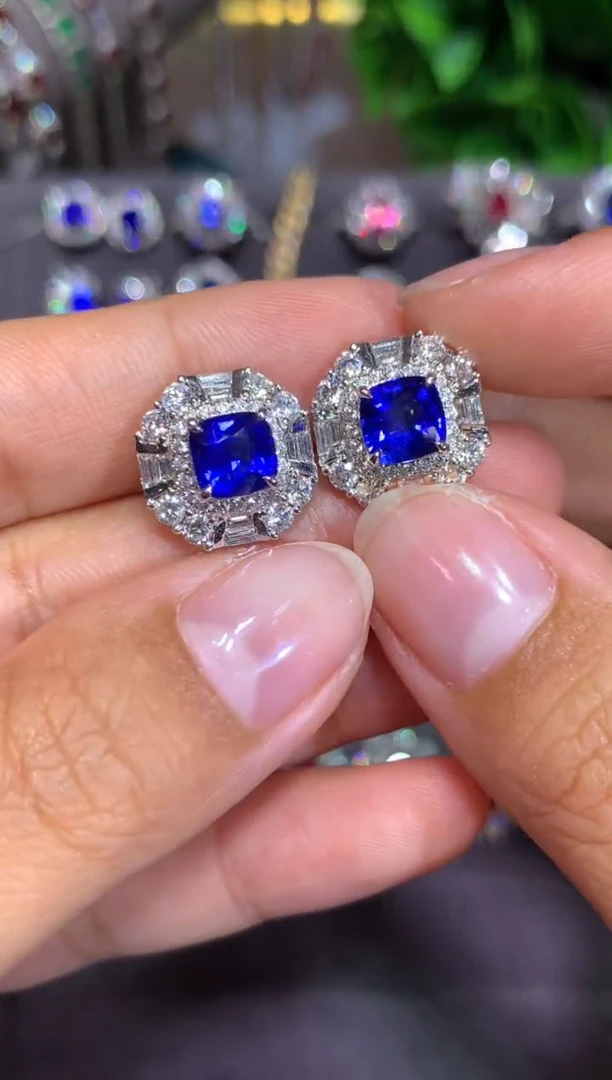 耳饰蓝宝石18K金镶嵌2.38CT