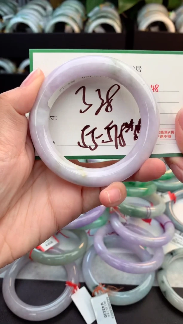 未镶嵌定制翡翠毛货需精细抛光+多人