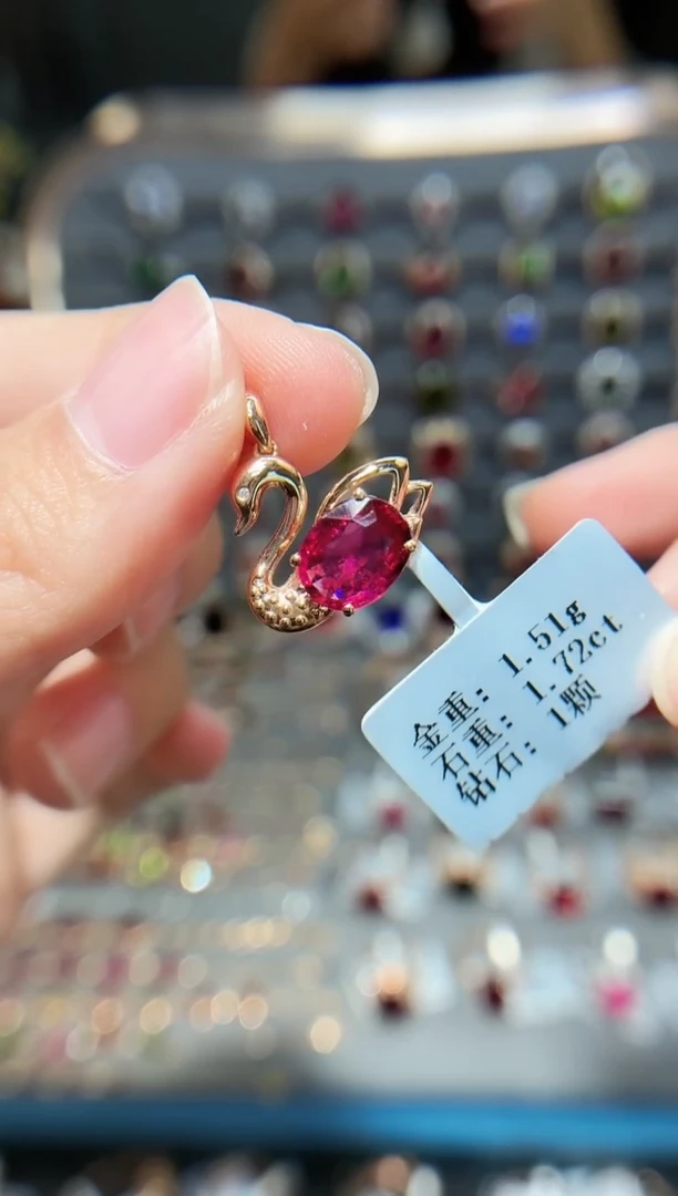 颈饰18K金镶嵌碧玺1.72.