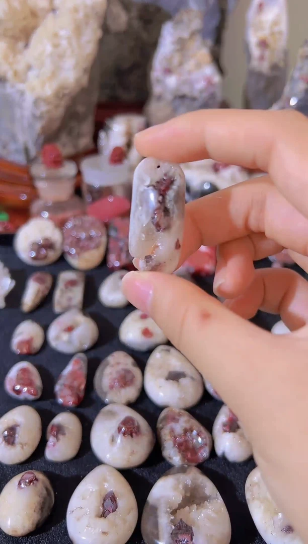 天然辰砂天然辰砂天然朱砂大晶砂随行吊坠