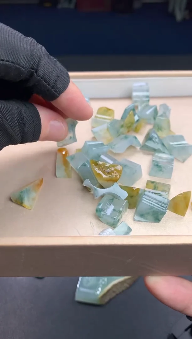 【闪购商品】定制翡翠未镶嵌多样性发货发一个