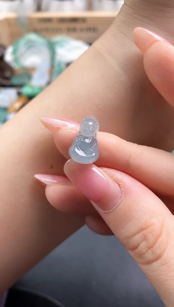 颈饰未镶嵌翡翠观音