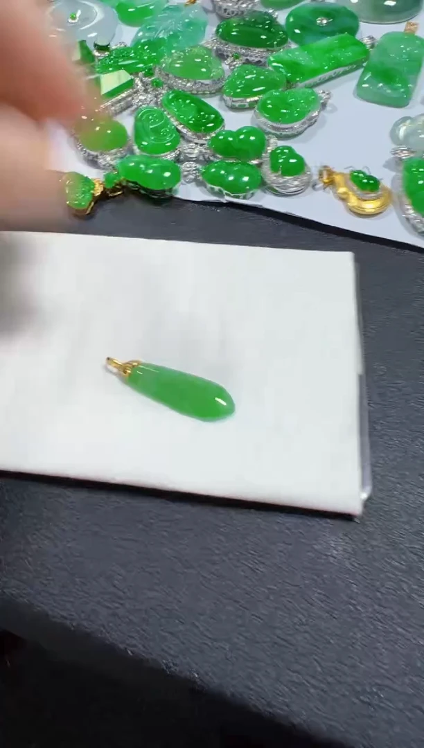 吊坠(不含链)18K金镶嵌翡翠368