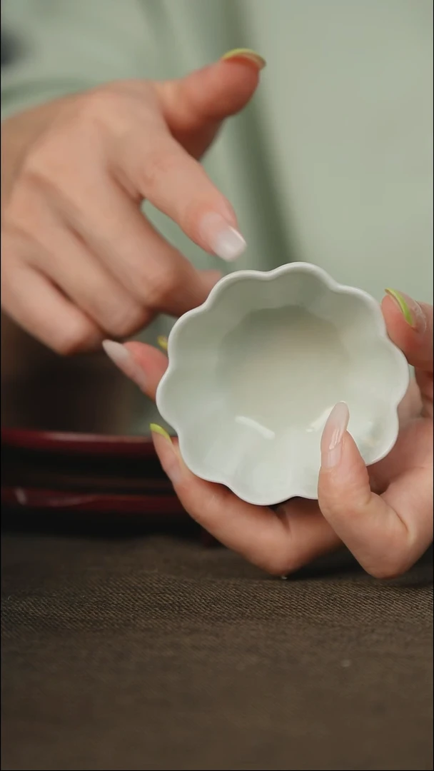 玉青 莲口杯 带底款