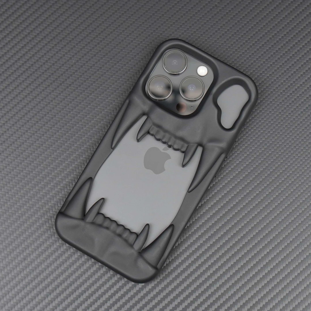 适用iPhone16潮酷镂空虎牙硅电镀磨砂胶手机壳苹果15散热时尚炫酷