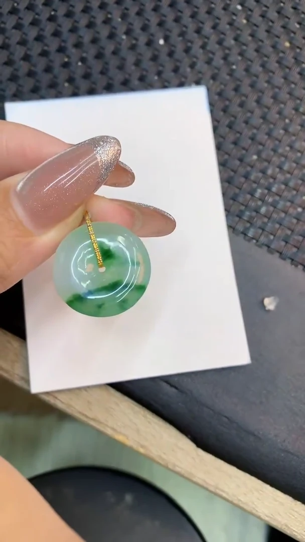 颈饰18K金镶嵌翡翠1