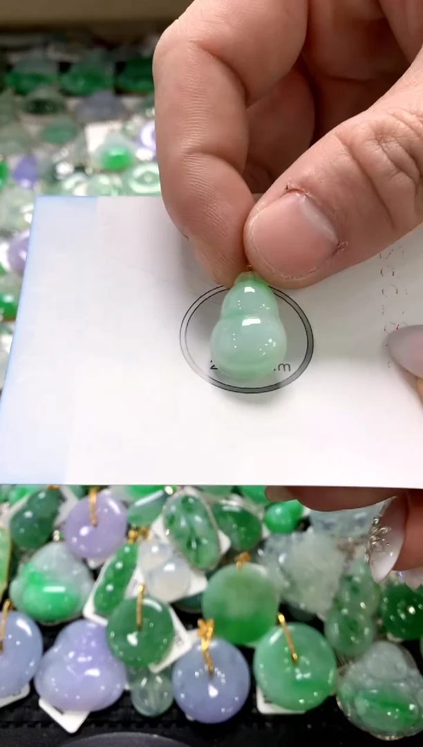 颈饰18K金镶嵌翡翠1111111111111111