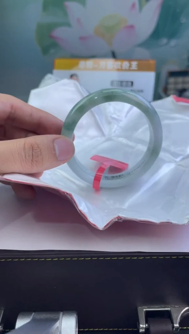 翡翠手镯未镶嵌18翡翠手镯