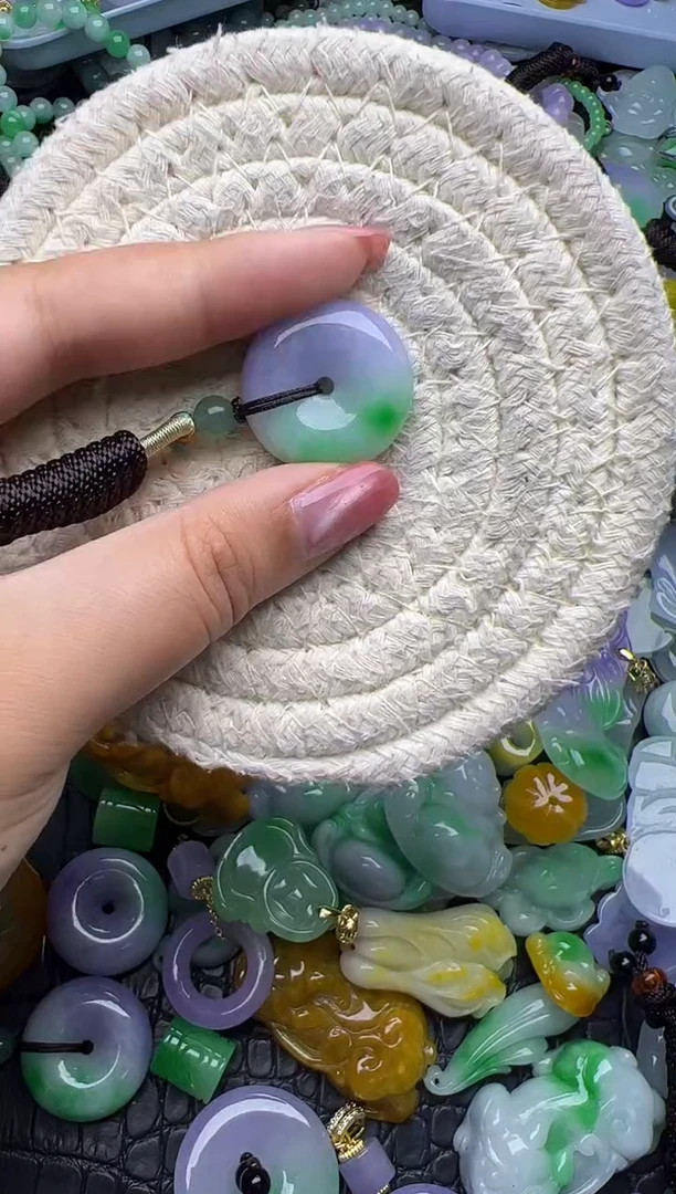 颈饰未镶嵌翡翠天然缅甸翡翠吊坠