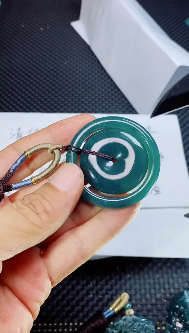 翡翠未镶嵌颈饰