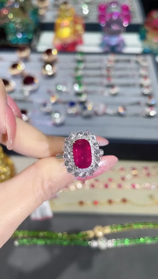 戒指18K金镶嵌红宝石戒指