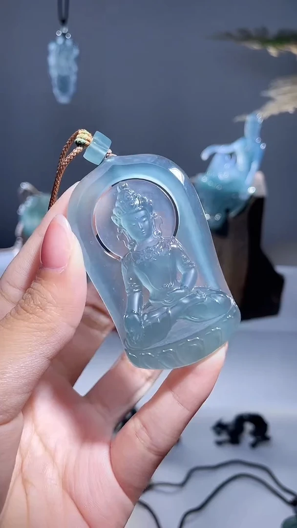 颈饰未镶嵌翡翠命**护度母