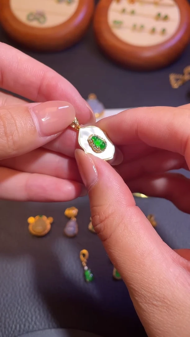 颈饰银S925镶嵌翡翠a货翡翠