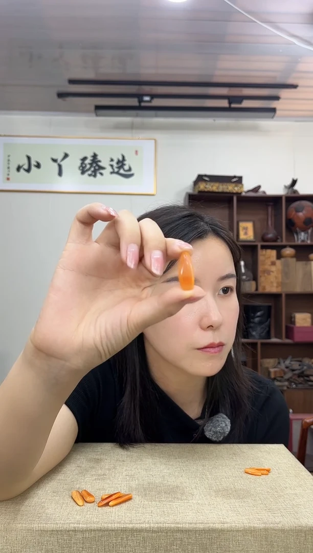 乌木类端景台395塑料红色水滴珠子木木木大号