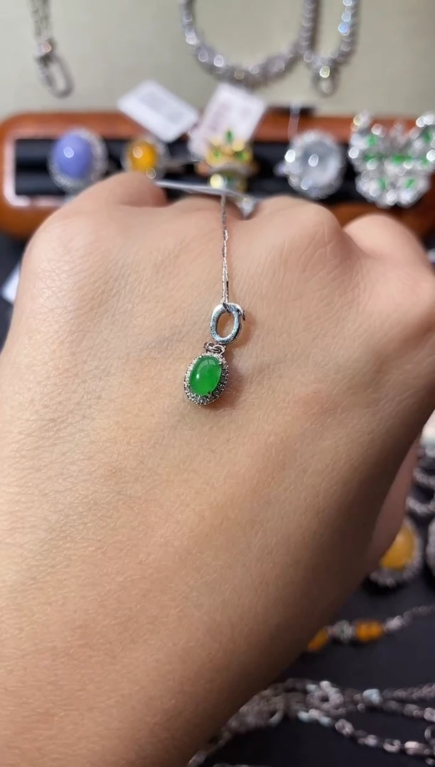 【闪购商品】翡翠吊坠(不含链)18K金镶嵌吊坠