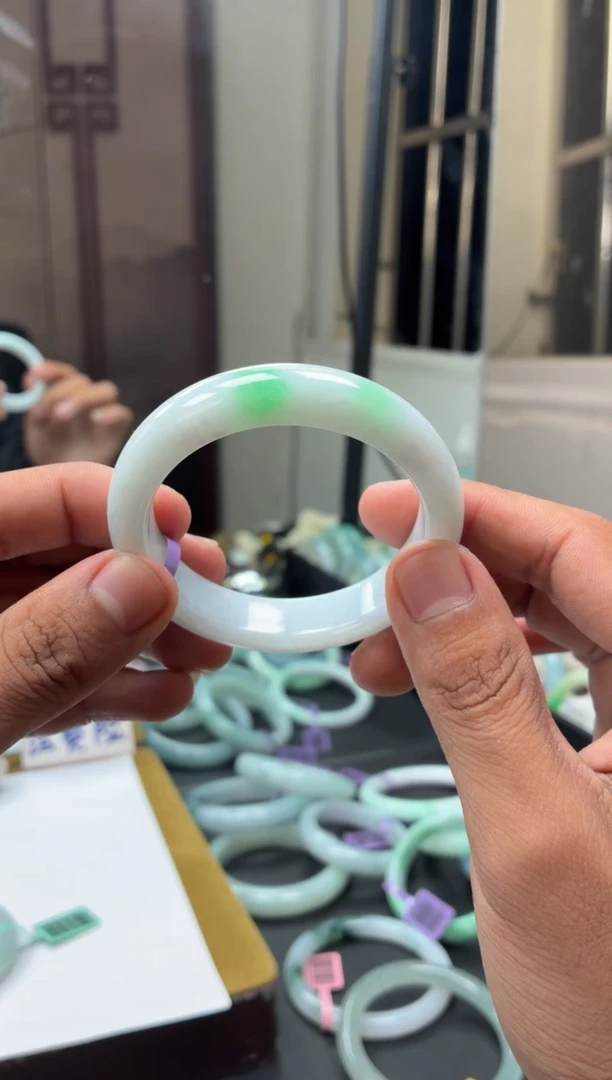 未镶嵌手镯翡翠胶润牛奶白底青 21号 50-51圈口