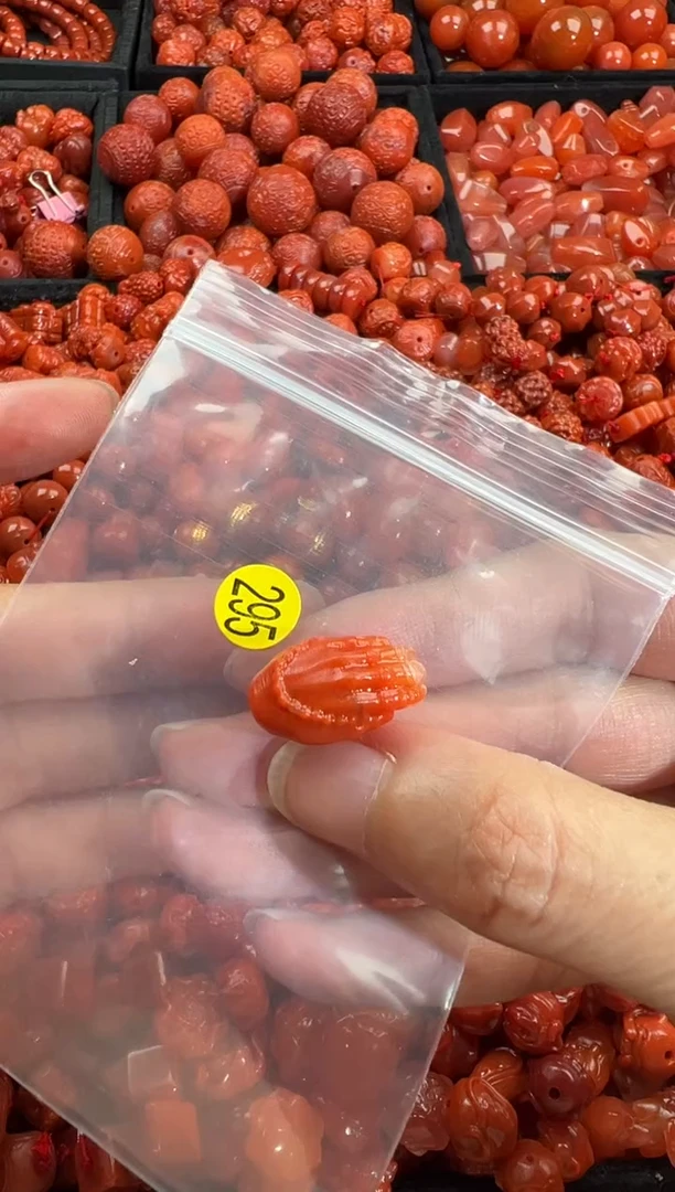 南红玛瑙未镶嵌颈饰1
