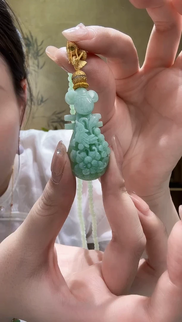 翡翠未镶嵌颈饰吊坠